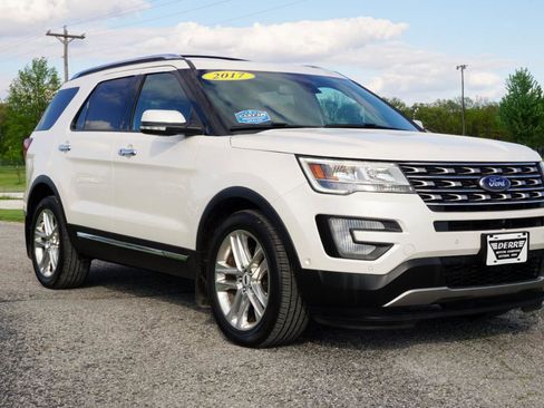 Used 2017 Ford Explorer Limited w/ Equipment Group 301A AWD/4WD image 4