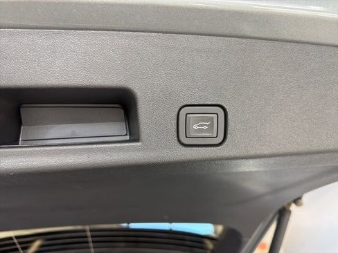 Used 2024 Chevrolet Traverse Z71 image 19