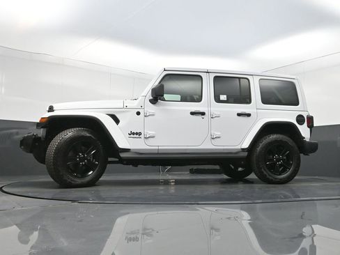 Used 2022 Jeep Wrangler Unlimited Sahara AWD/4WD image 28