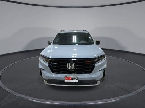 Used 2024 Honda Pilot TrailSport image 3
