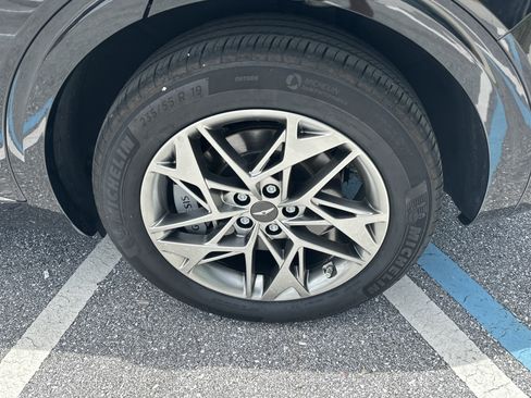Certified 2025 Genesis GV70 2.5T w/ Select Package AWD/4WD image 11