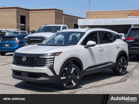 Used 2025 Nissan Kicks SR image 1