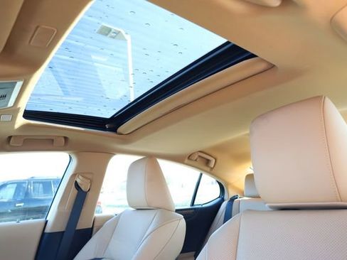 Used 2024 Lexus ES 300h w/ Premium Package image 23