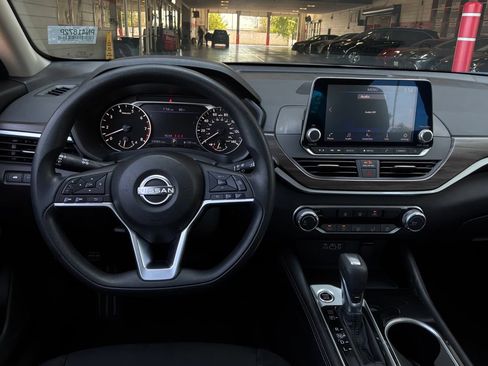 Used 2023 Nissan Altima 2.5 SV FWD image 14