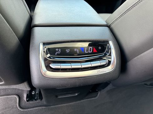 Used 2021 Cadillac XT6 Premium Luxury image 21