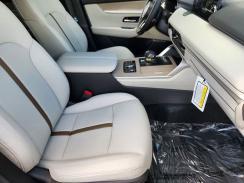 New 2025 MAZDA CX-90 Plug-In Hybrid w/ Premium Plus image 17