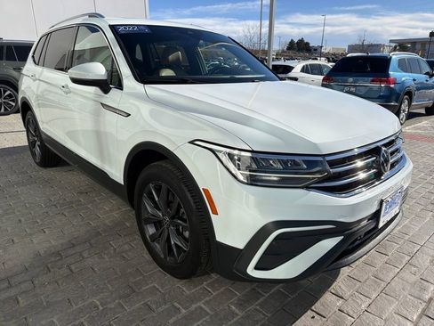 Certified 2022 Volkswagen Tiguan SE w/ Panoramic Sunroof Package image 9