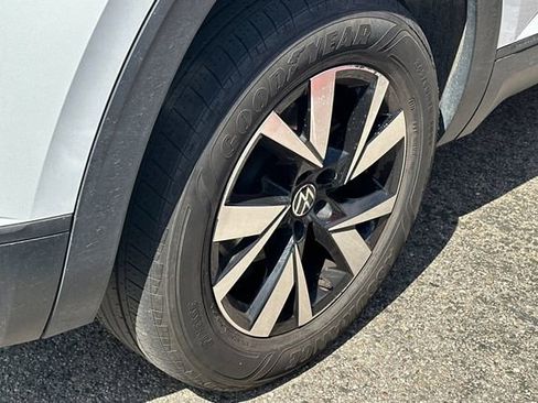Used 2023 Volkswagen Atlas Cross Sport SE AWD/4WD image 4