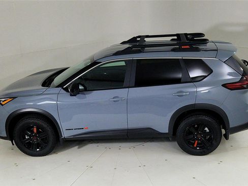 Used 2025 Nissan Rogue SV image 16