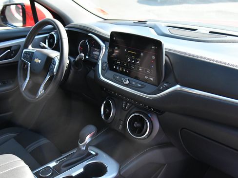 Used 2025 Chevrolet Blazer LT FWD image 43