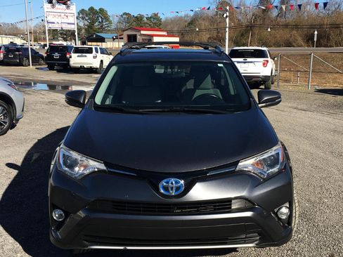 Used 2016 Toyota RAV4 XLE AWD/4WD image 4