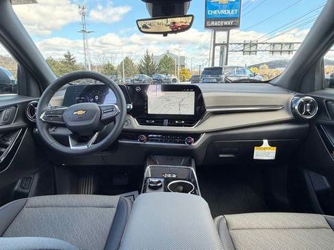 New 2026 Chevrolet Equinox LT w/ Convenience Package II AWD/4WD image 3