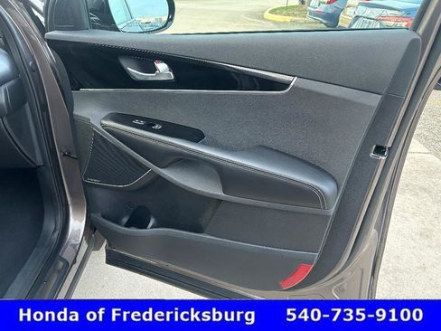 Used 2019 Kia Sorento SX image 10