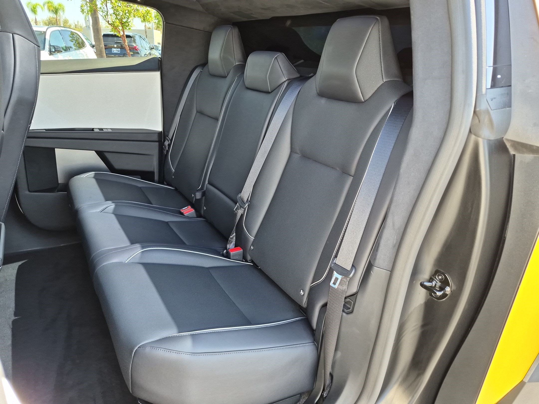Used 2024 Tesla Cybertruck AWD Crew Cab image 31