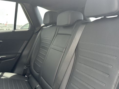 Used 2025 Mercedes-Benz GLC 300 4MATIC image 32