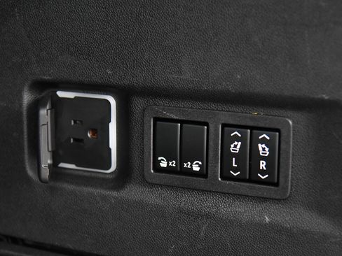 Used 2023 Chevrolet Suburban Premier image 46