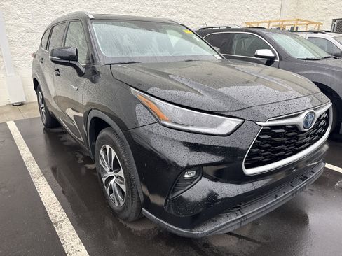 Used 2021 Toyota Highlander XLE FWD image 39