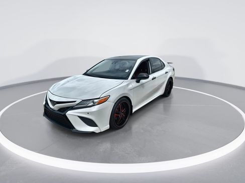 Used 2020 Toyota Camry XSE FWD image 4