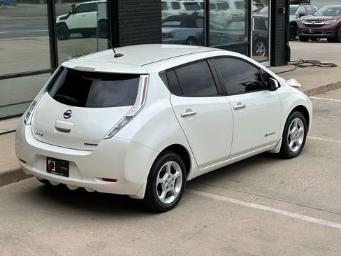 Used 2013 Nissan Leaf SV w/ LED & Quick Charge Pkg image 12