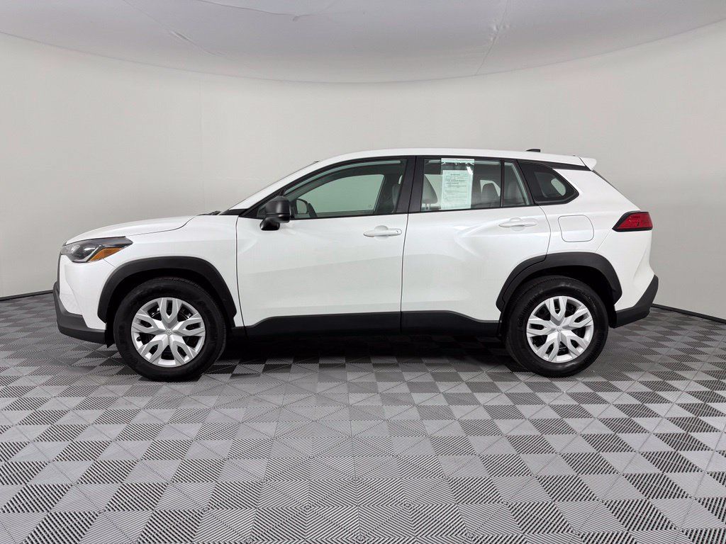 Used 2024 Toyota Corolla Cross L AWD/4WD image 4