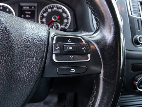 Used 2018 Volkswagen Tiguan Limited image 19