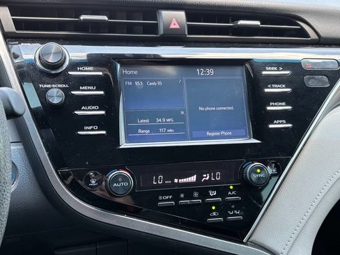 Used 2018 Toyota Camry LE FWD image 8