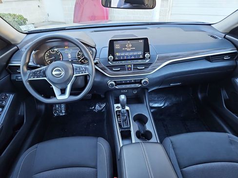 Used 2025 Nissan Altima 2.5 SV image 9