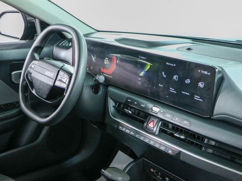 Used 2025 Kia K4 FWD image 25