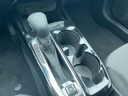 Used 2025 Chevrolet Trax LT w/ LT Convenience Package image 44