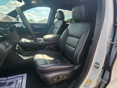 Certified 2025 Buick Enclave Sport Touring AWD/4WD image 12