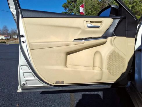 Used 2016 Toyota Camry LE image 13