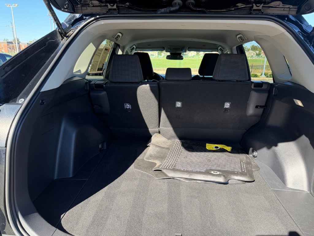 Used 2025 Toyota RAV4 LE AWD/4WD image 23