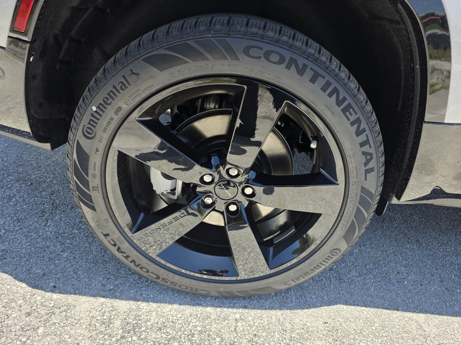 Used 2026 Land Rover Defender 130 X-Dynamic SE AWD/4WD image 9