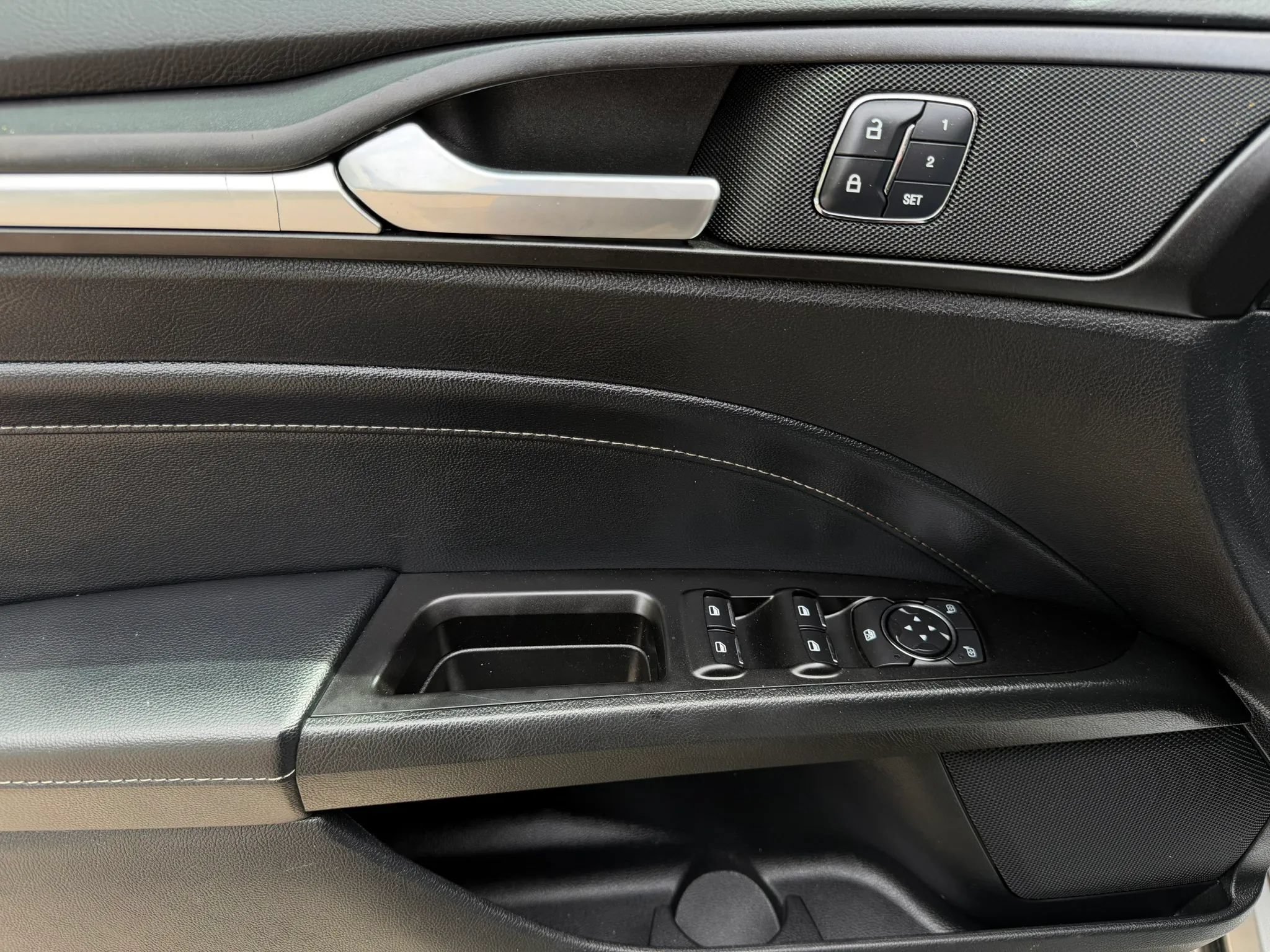 Used 2018 Ford Fusion Titanium AWD/4WD image 18