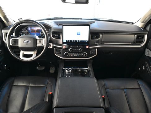 Used 2024 Ford Expedition XLT image 33