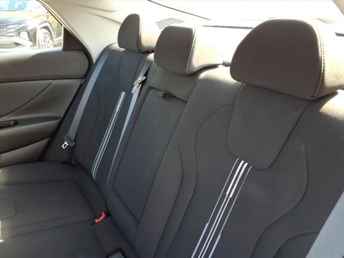 New 2025 Hyundai Elantra SEL image 17