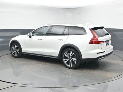Used 2023 Volvo V60 B5 Cross Country Plus w/ Climate Package image 6