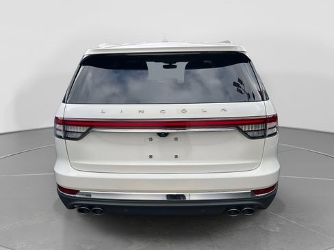 Used 2022 Lincoln Aviator Standard w/ Premium Package image 5