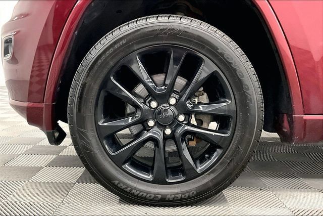 Used 2020 Jeep Grand Cherokee Altitude AWD/4WD image 10