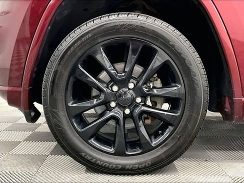 Used 2020 Jeep Grand Cherokee Altitude AWD/4WD image 10
