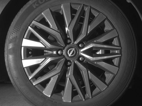 Used 2025 Nissan Altima 2.5 SV FWD image 16