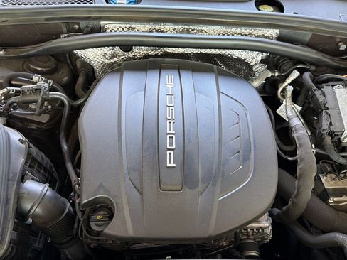 Used 2021 Porsche Macan AWD/4WD image 34