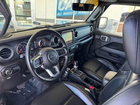Used 2020 Jeep Gladiator Overland AWD/4WD image 9