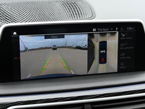 Used 2022 BMW 750i xDrive w/ Executive Package image 16