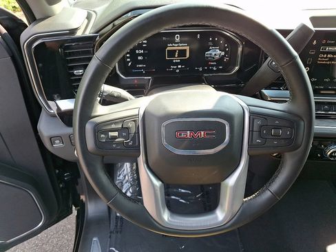 Used 2026 GMC Sierra 1500 SLT AWD/4WD image 18