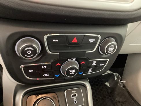 Used 2018 Jeep Compass Latitude w/ Popular Equipment Group image 26