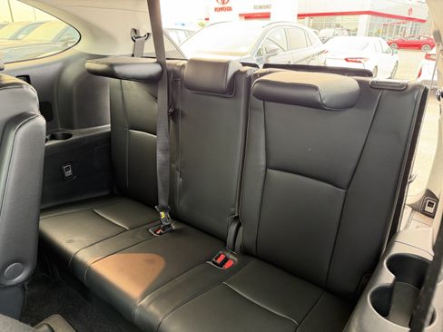 Used 2023 Toyota Highlander XLE AWD/4WD image 29