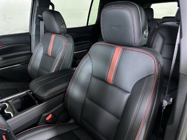 New 2027 Chevrolet Traverse RS w/ LPO, Floor Liner Package FWD image 21