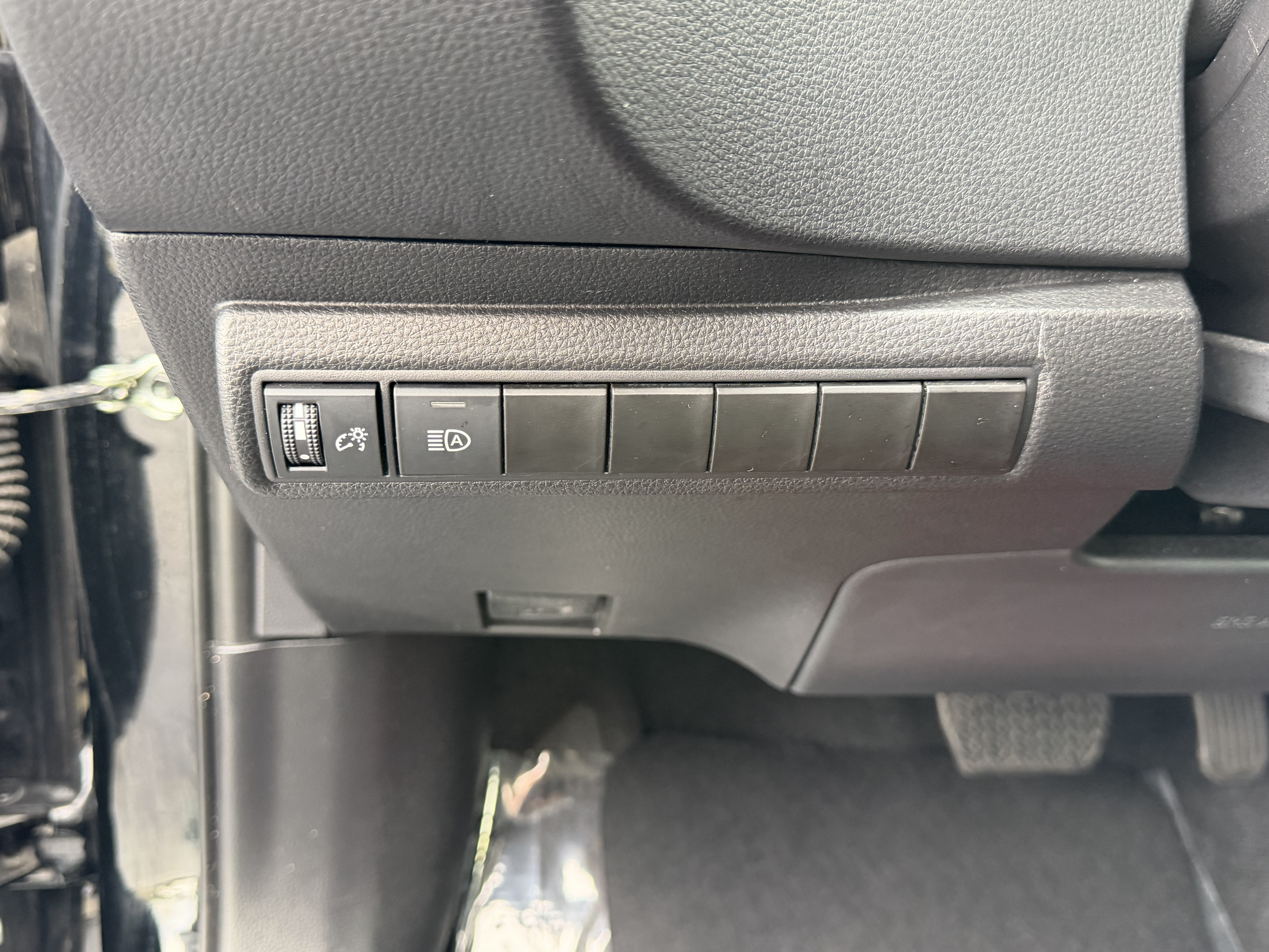 Certified 2025 Toyota Corolla LE FWD image 22
