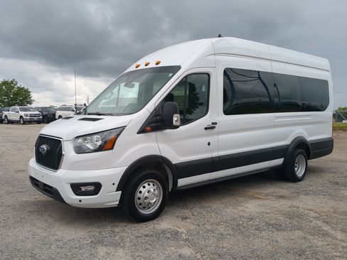 Certified 2025 Ford Transit 350 XLT RWD image 6